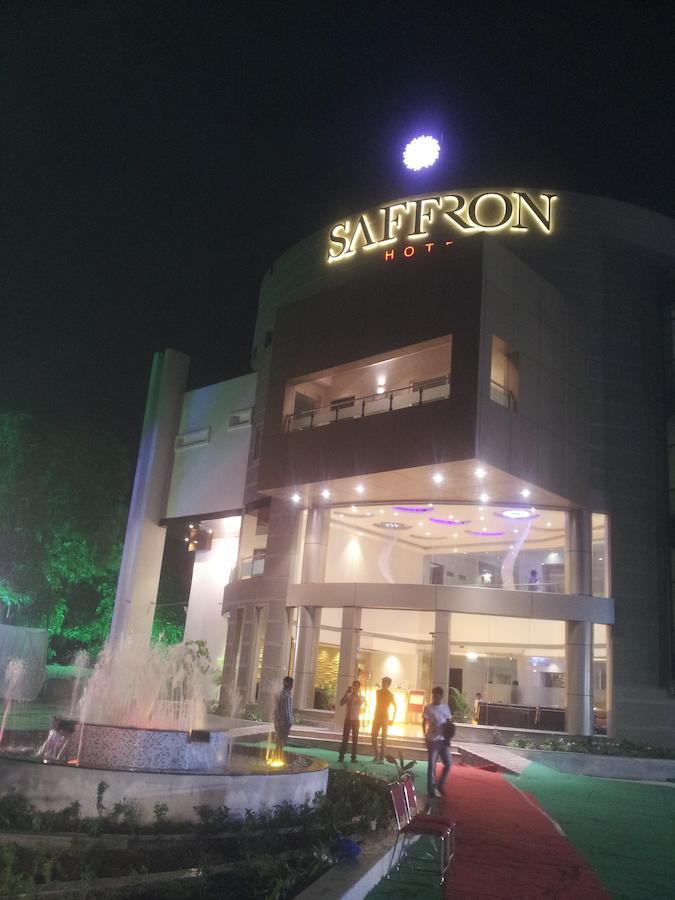 Saffron Hotel Jālna Buitenkant foto